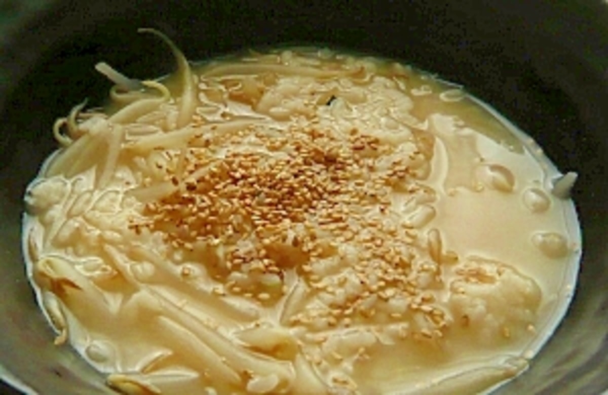 ラーメンスープのもやし雑炊 レシピ 作り方 By まるっとまる 楽天レシピ ラーメンスープのもやし雑炊 レシピ 作り方 By まるっとまる 楽天レシピ